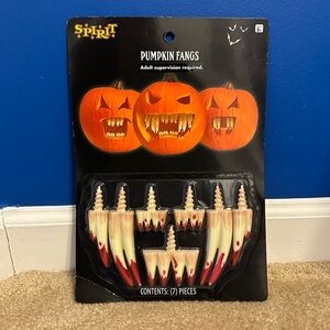 Spirit Halloween Pumpkin Fangs Jack O Lantern Decoration 7-Pieces New